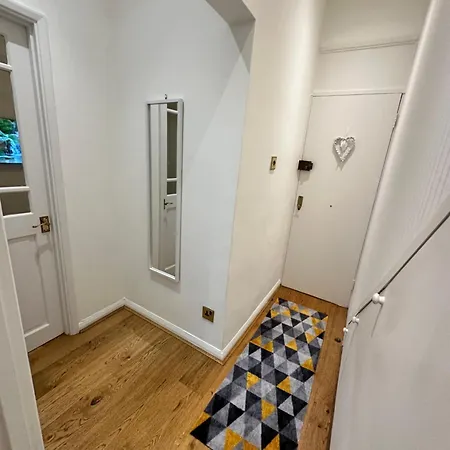 Cosy One Bedroom Flat Лондон Экстерьер фото
