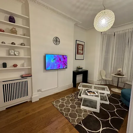 Cosy One Bedroom Flat Лондон Экстерьер фото