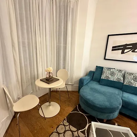 Cosy One Bedroom Flat Лондон Экстерьер фото